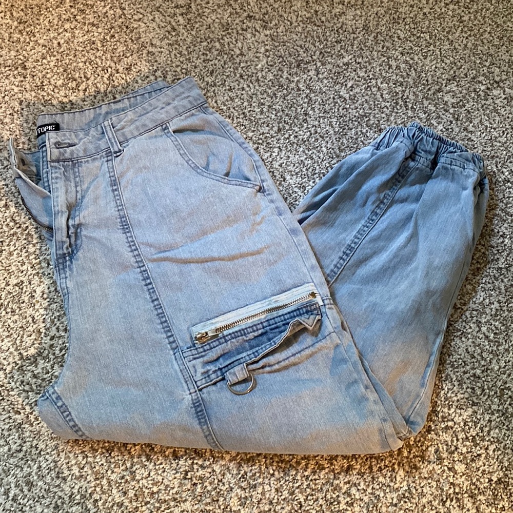 Hott Topic - image 1